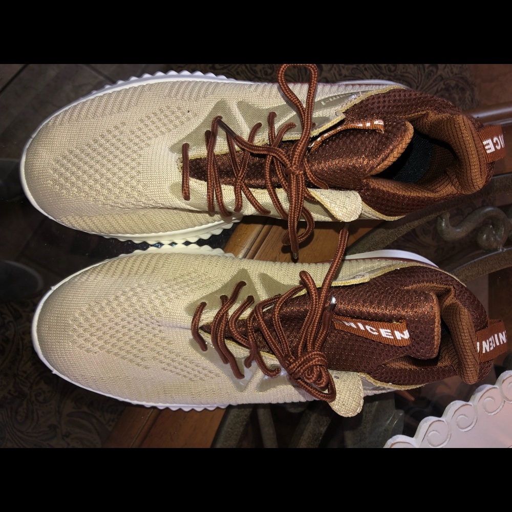 Men’s tennis shoes BRAND NEW!
